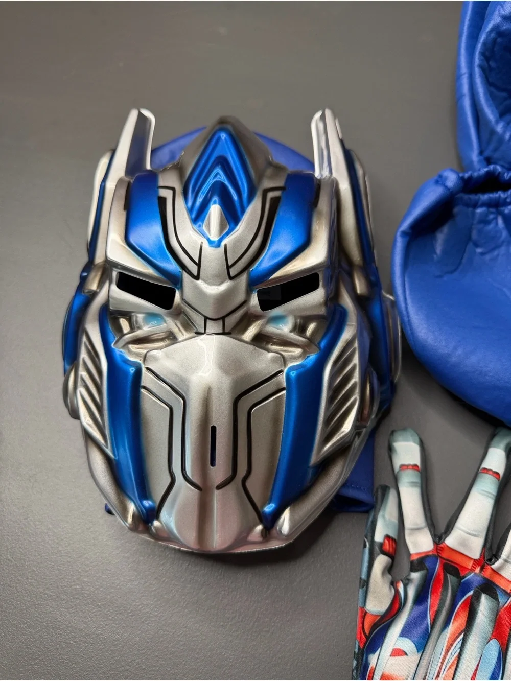 Kid’s Transformers Optimus Prime Costume. Size: 7-8